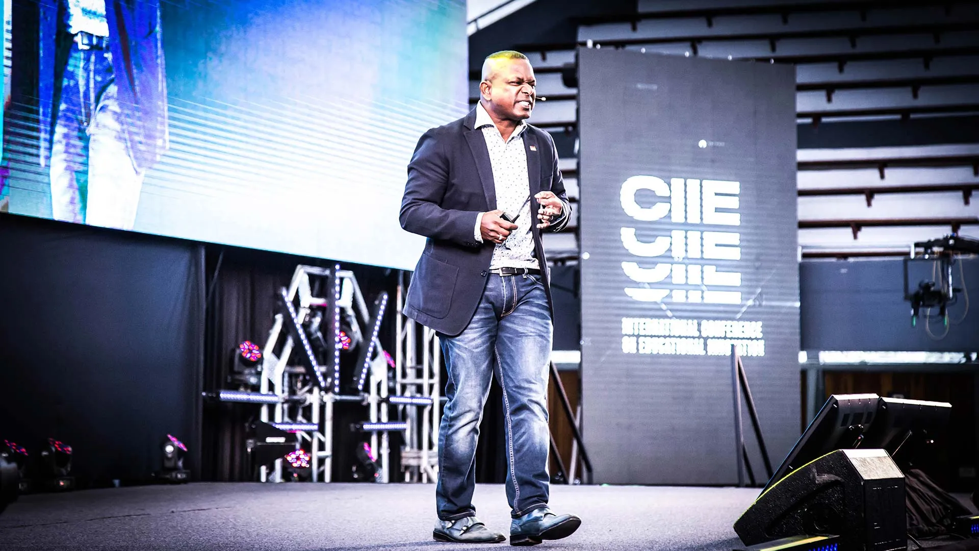 Mike Thiruman durante su conferencia en CIIE2019