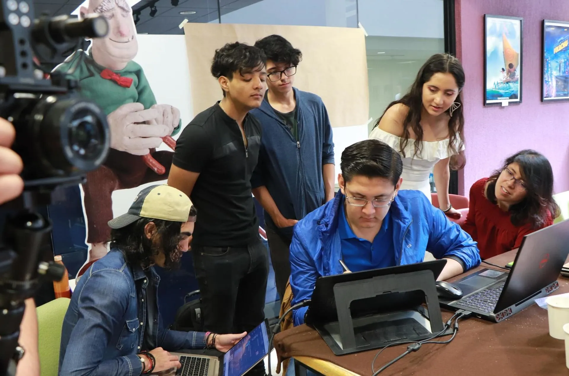 Alumnos de Arte Digital realizan secuencia para Mike Owens creador de Monkey & Car de Amazon Video
