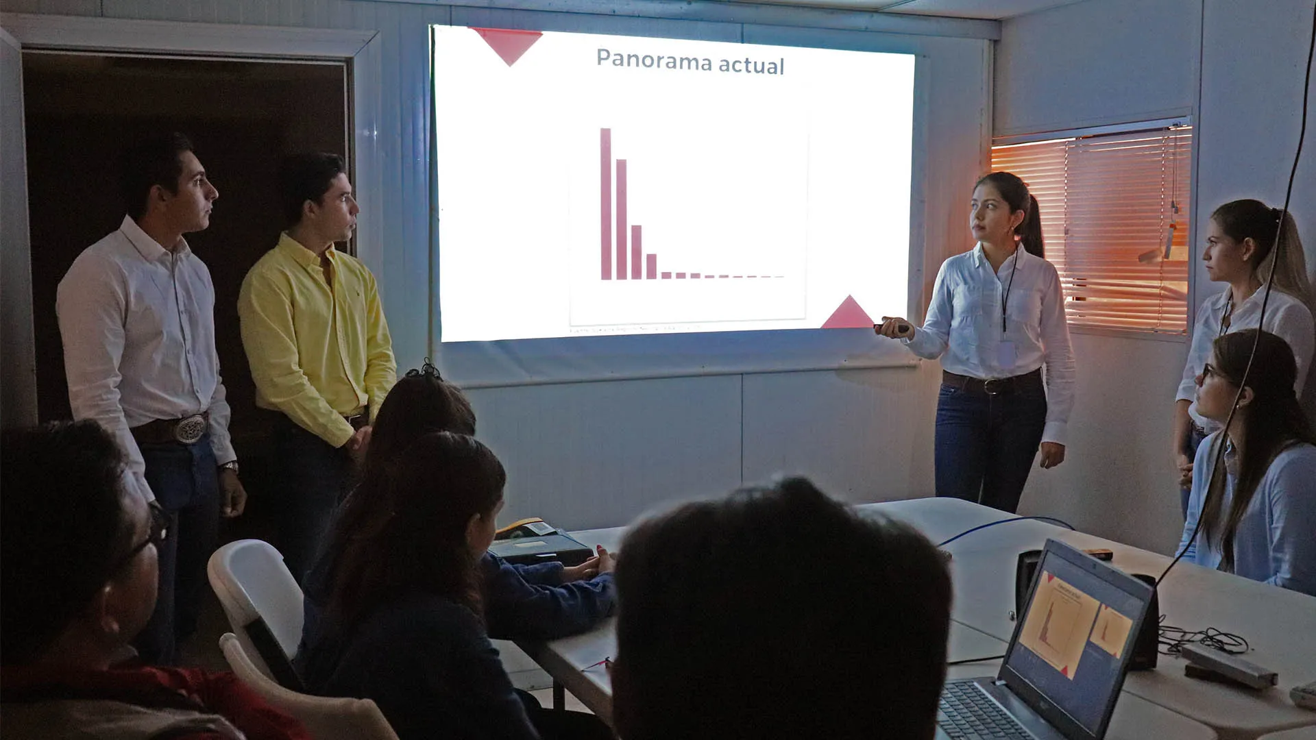 Alumnos del Tec viven semestre en SuKarne y John Deere