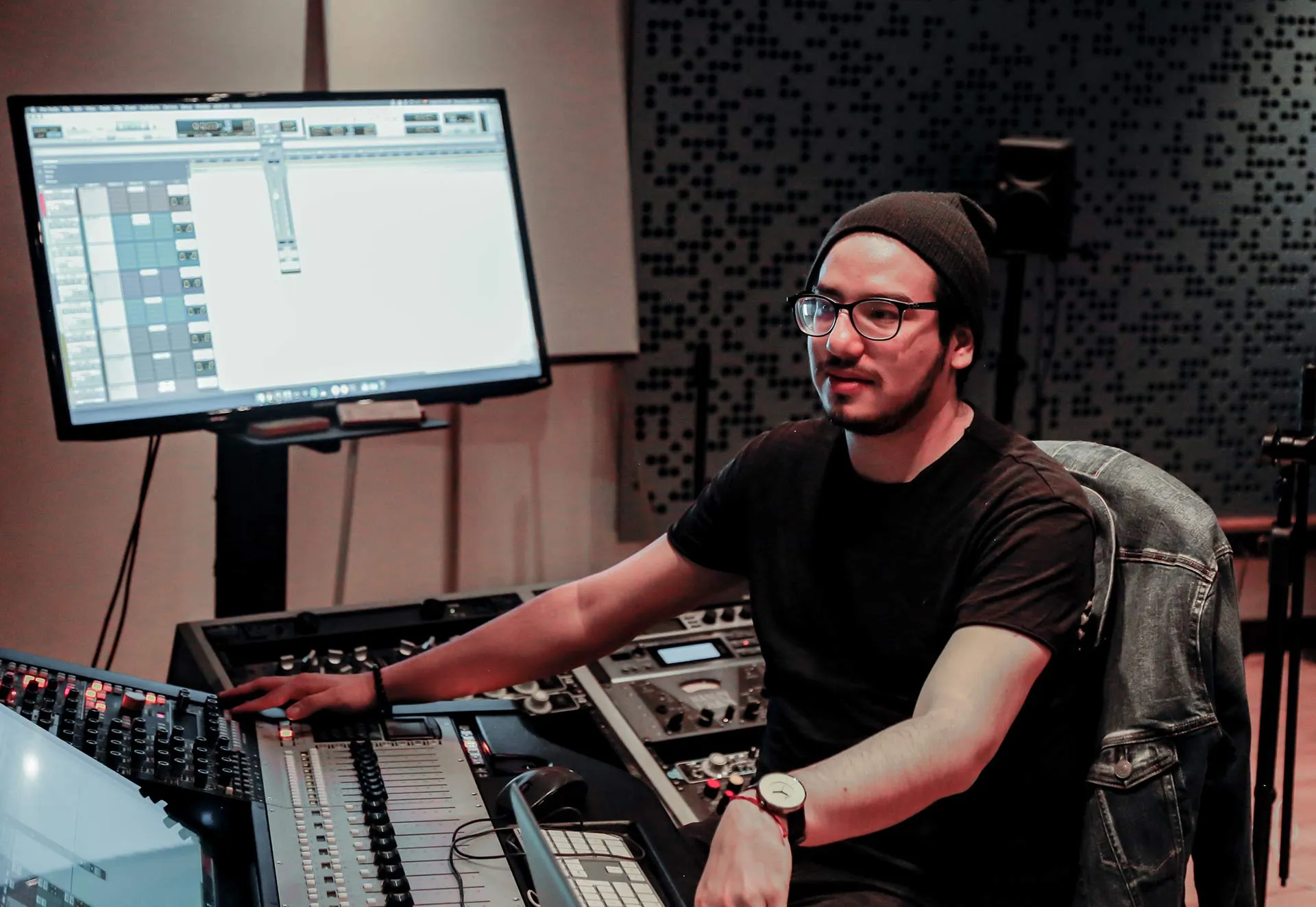 Estudiante del Tec en grabación