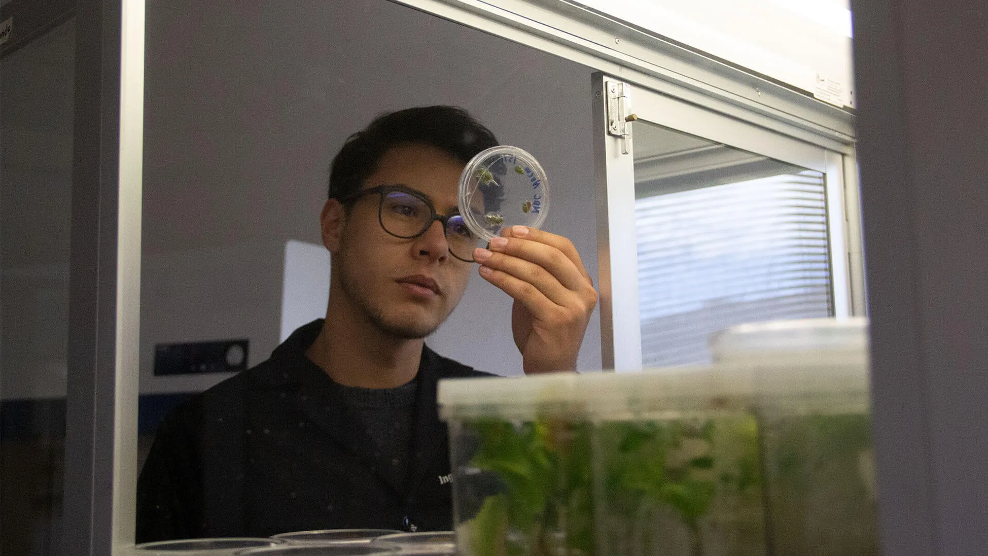 Gabriel Ochoa forma parte de Allbiotech, organización de jóvenes que buscan impulsar el bioemprendimiento