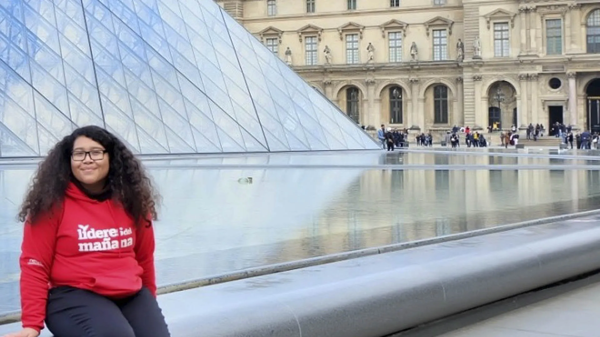 Karen en el Louvre de París. 