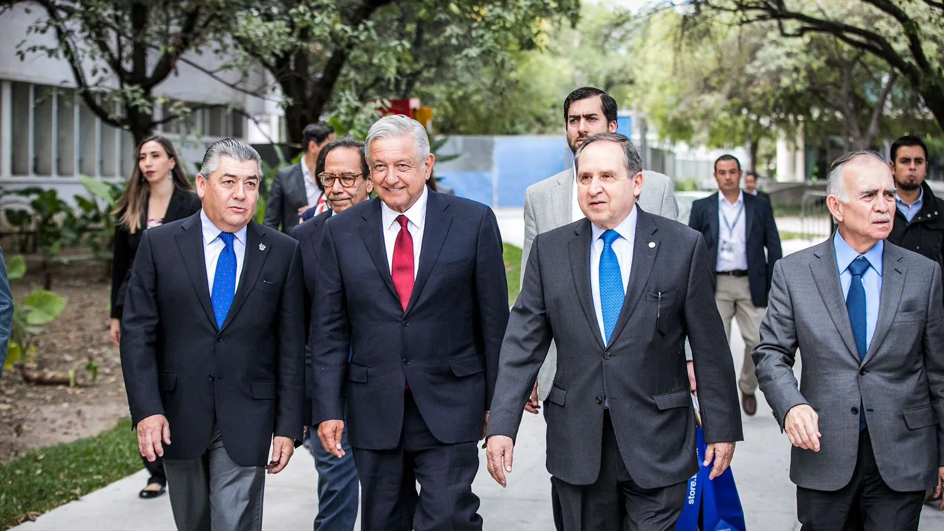 José Antonio Fernández, Salvador Alva y Andrés Manuel López Obrador en el Tec de Monterrey 