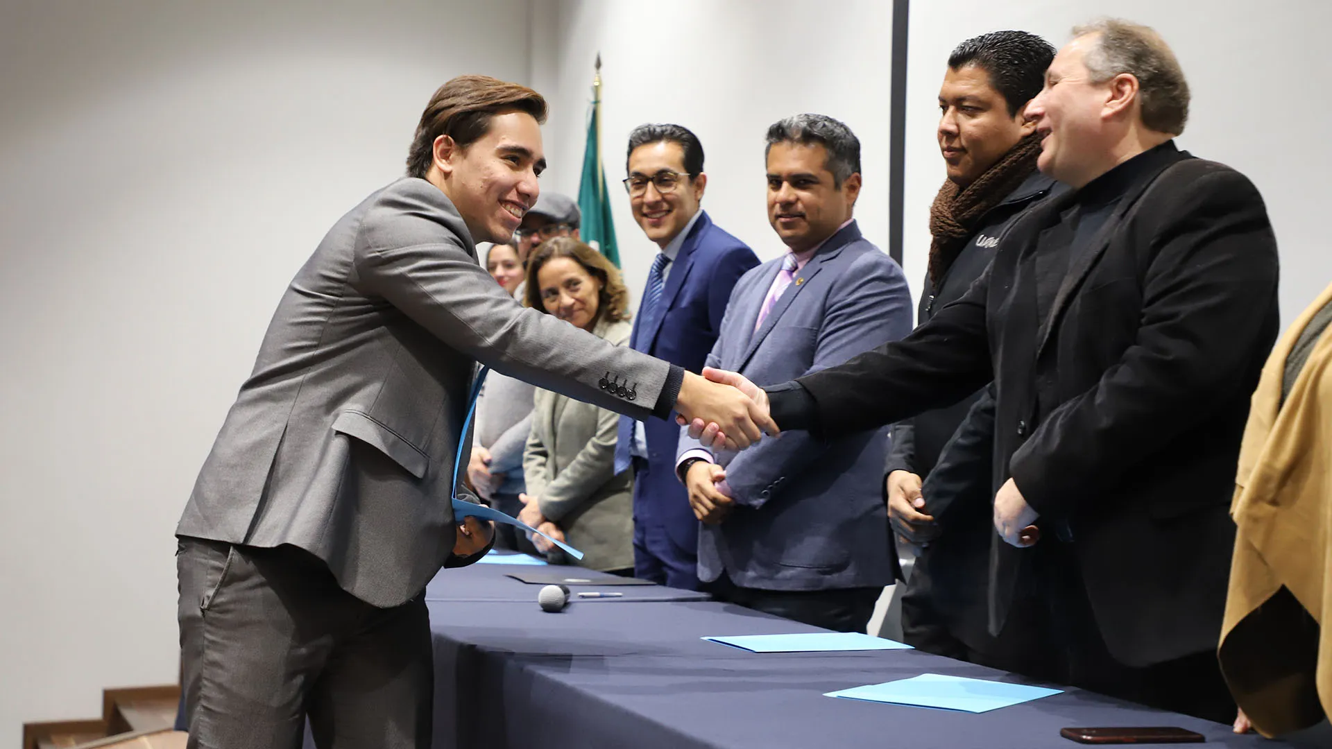 Premian arquitectos laguneros desempeño estudiantil de recién graduado