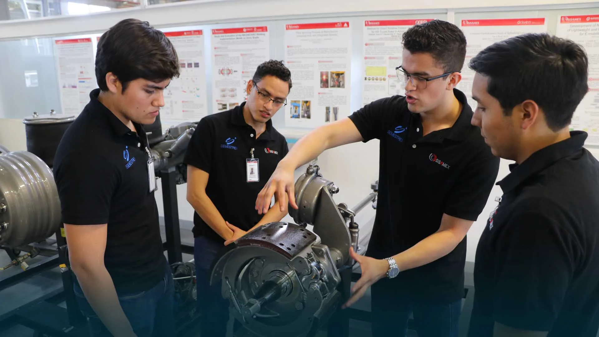 Se suman jóvenes a la trasformación industrial durante Semestre i