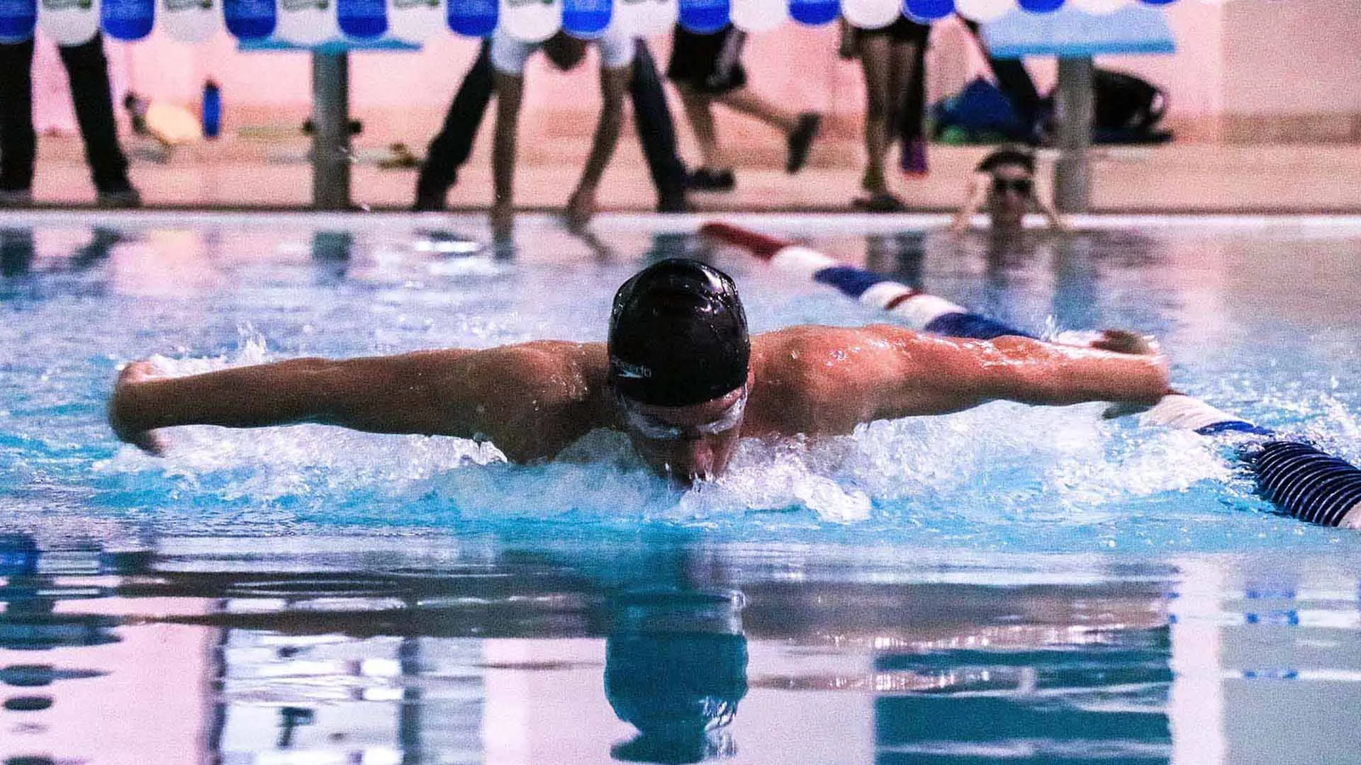 Van estudiantes del Tec de Monterrey por nacional de natación