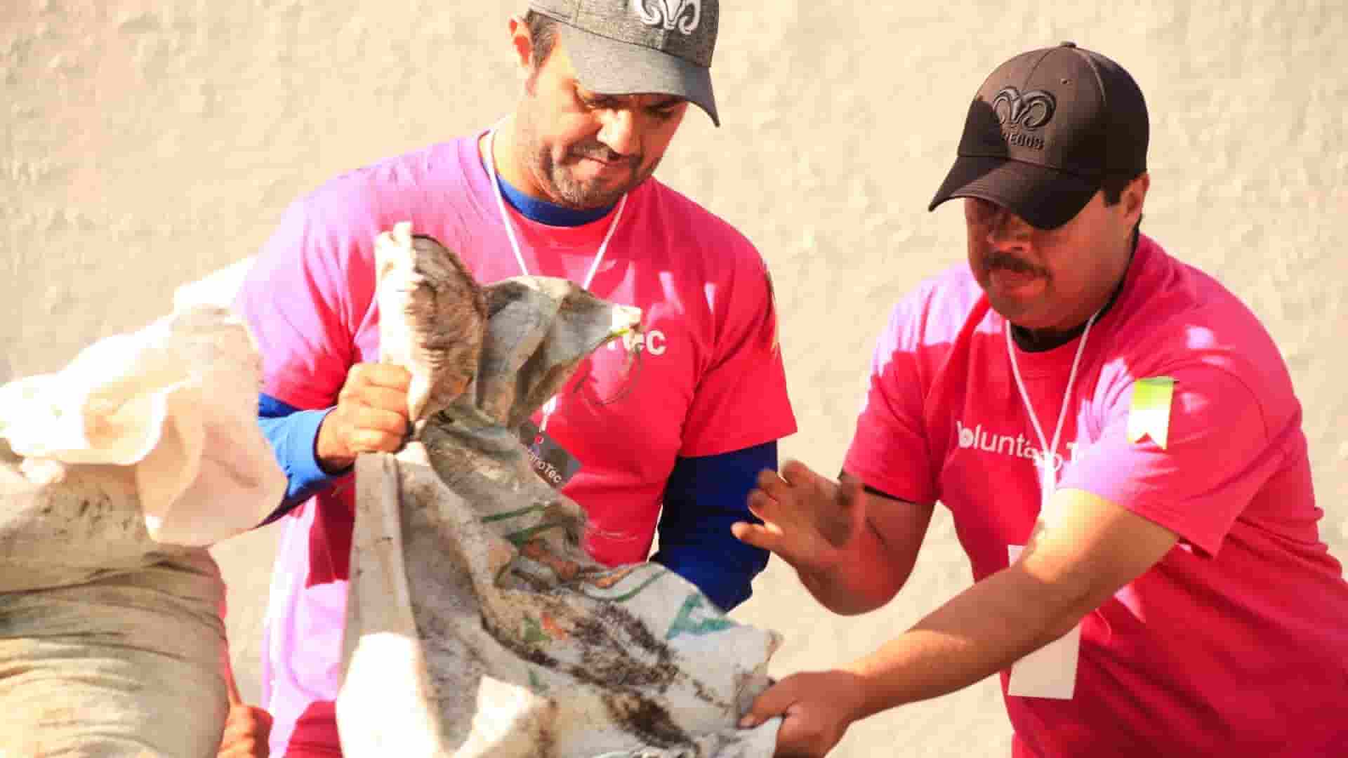 Voluntarios del Tec de Monterrey dan su tiempo y esfuerzo en ayuda de los demás
