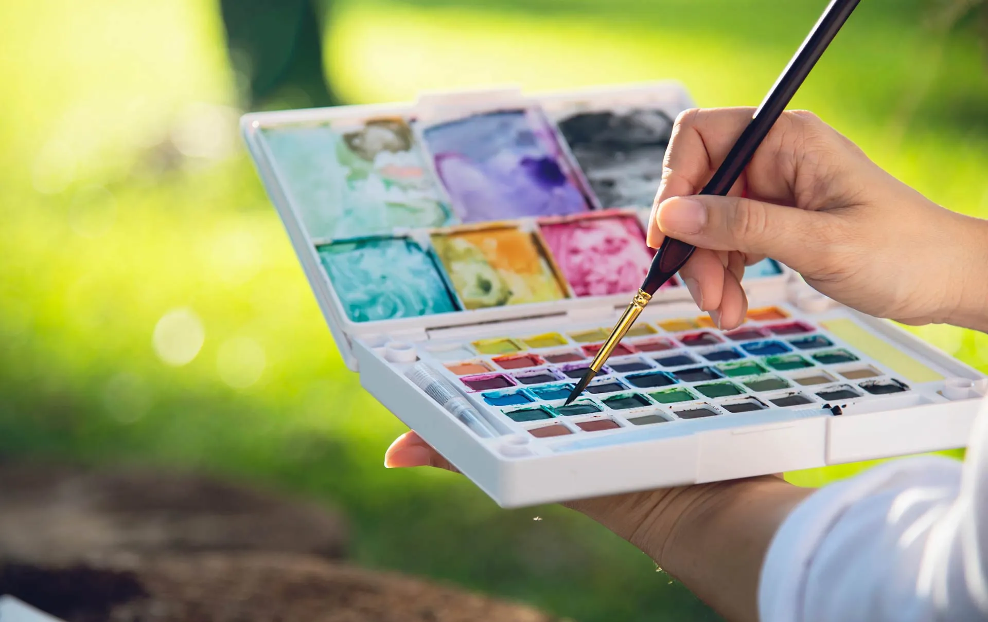 Alumna y profesor del Tec participan con acuarela en Italia