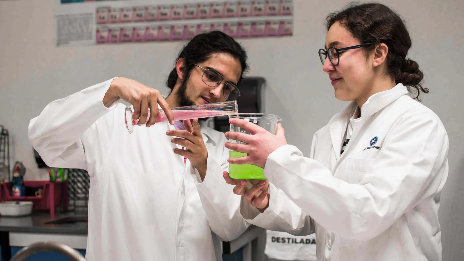 Alumnos de PrepaTec trabajan en el proyecto Hands on Science