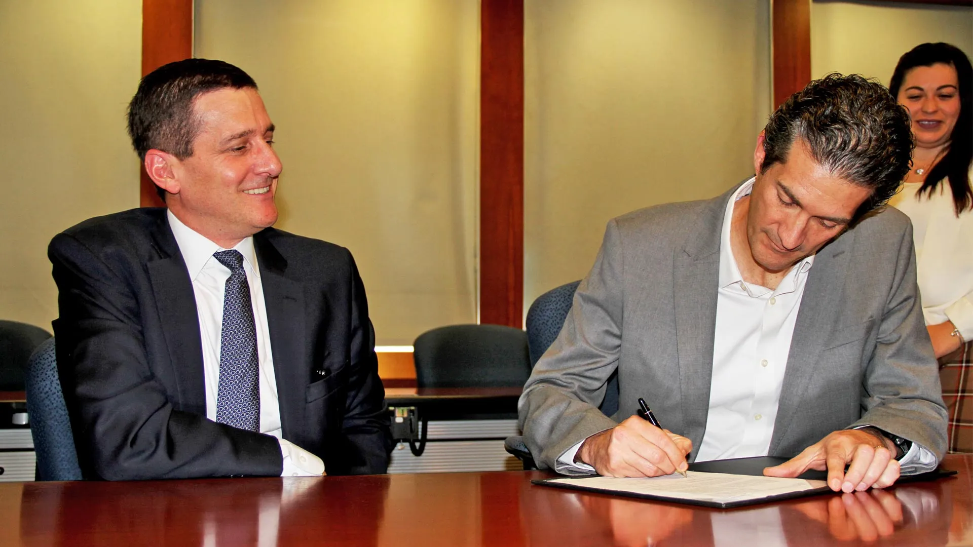 Directivos del Tec y AWS firmaron un acuerdo de colaboración.