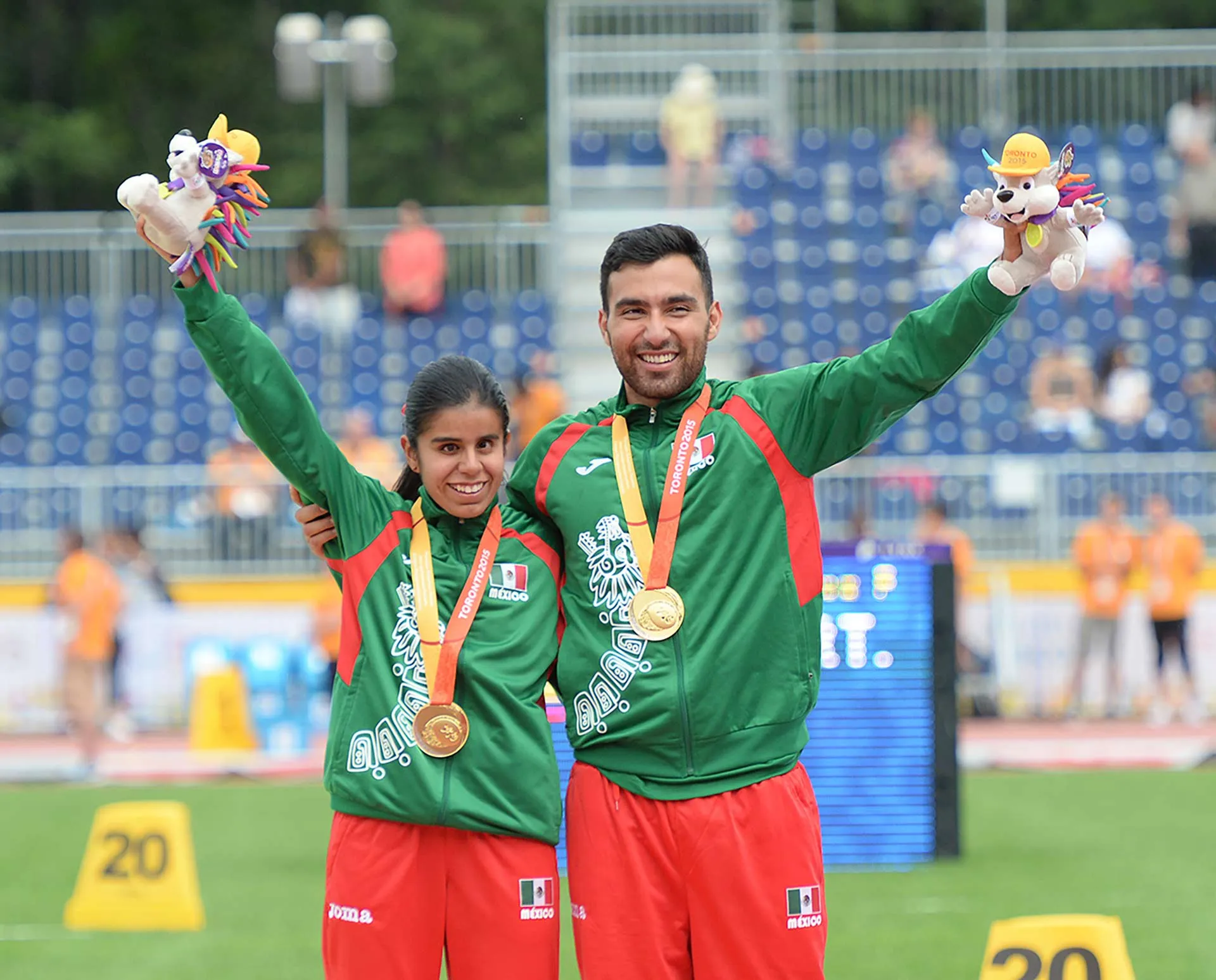 Daniela Velasco en el podio de Toronto 2015