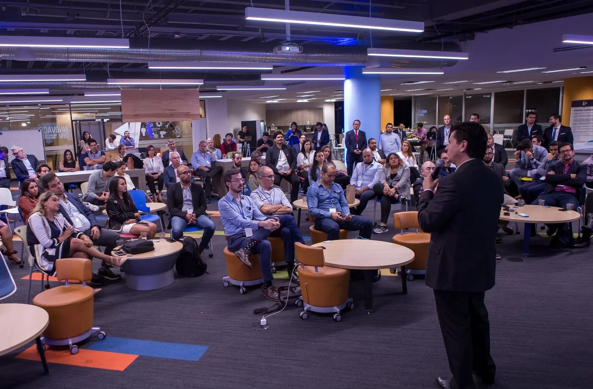 Enlace+ programa de asesoría a nuevos emprendimientos que cambiarán a México