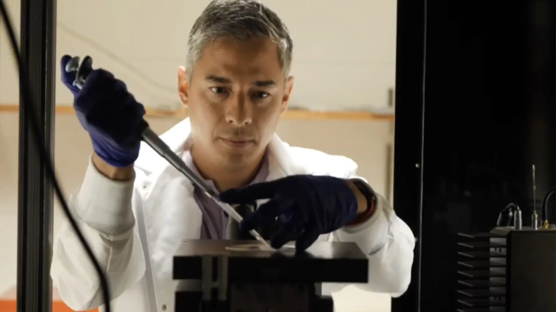 Hugo Sanabria EXATEC creador de un microscopio molecular