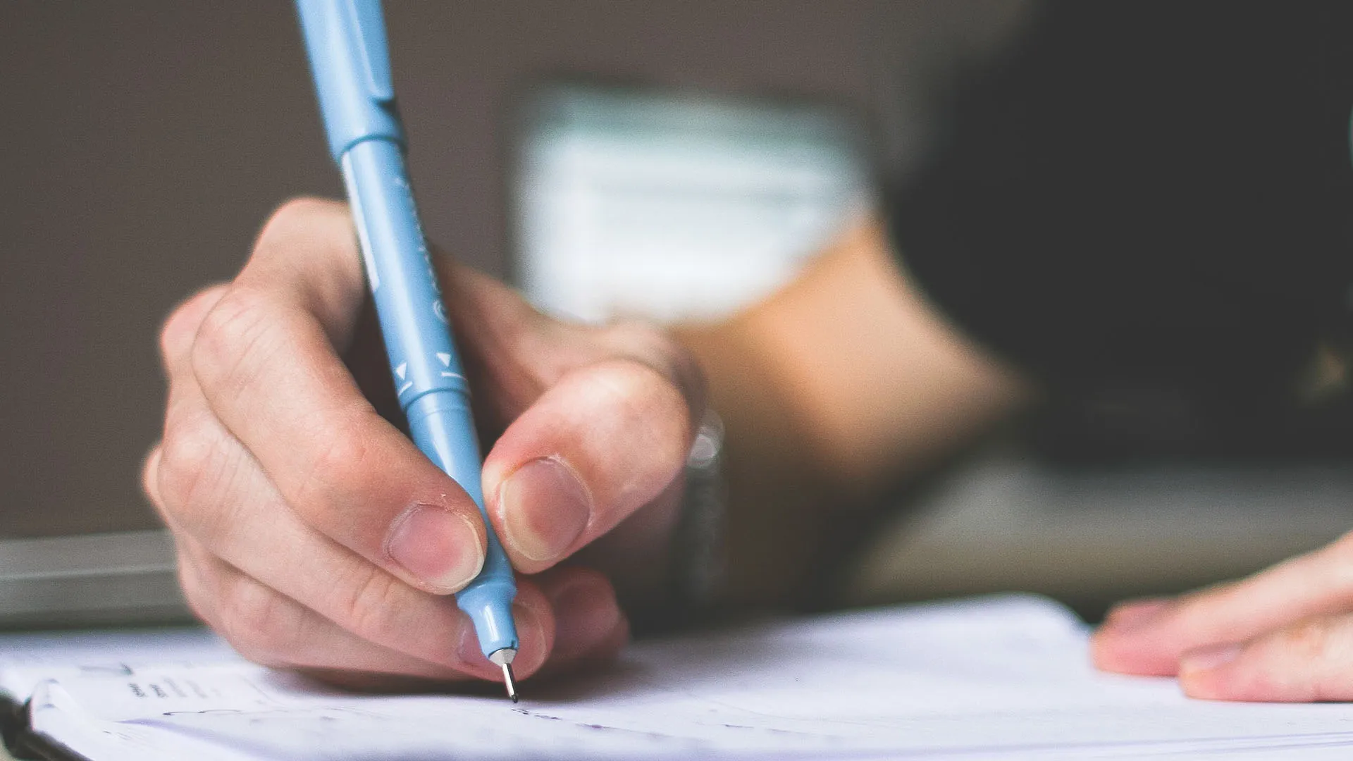 Cuentos que impactan vidas: estudiante crea proyecto de impacto social