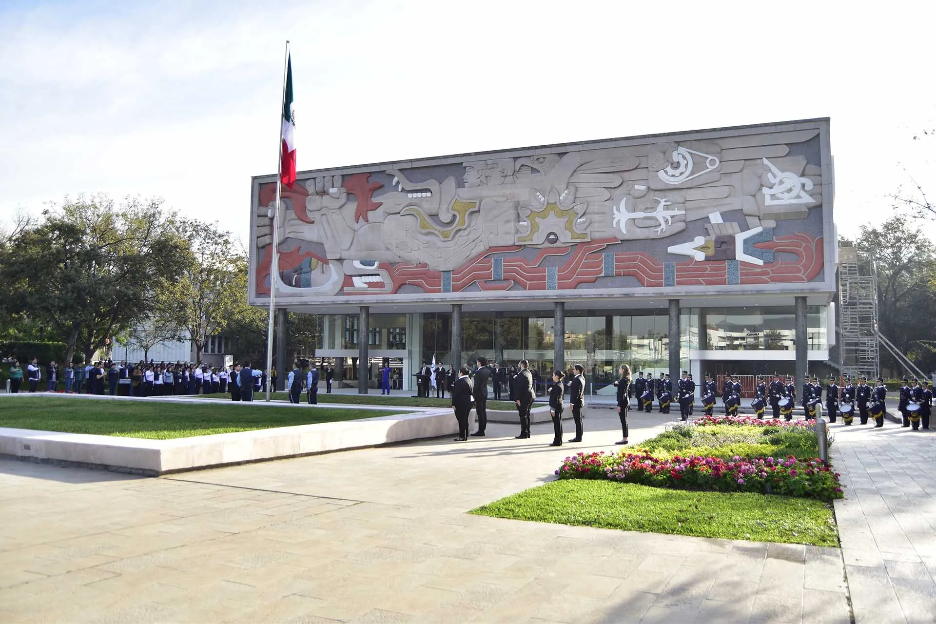 Ser líderes conscientes: invitación en el Día de la Bandera