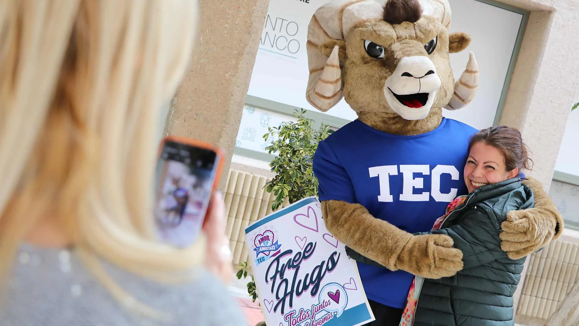 Teus la mascota oficial del tec llega a Campus San Luis Potosí