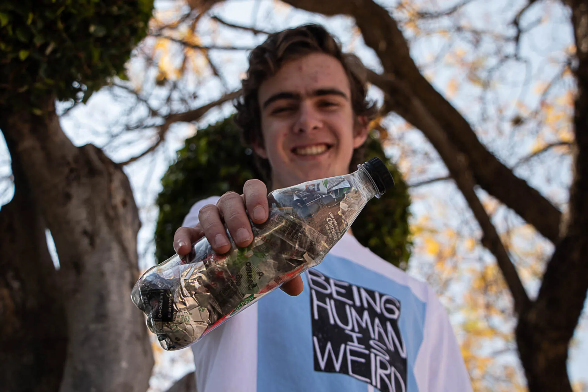 Juan Manuel González alumno prepatec crea ecoladrillos