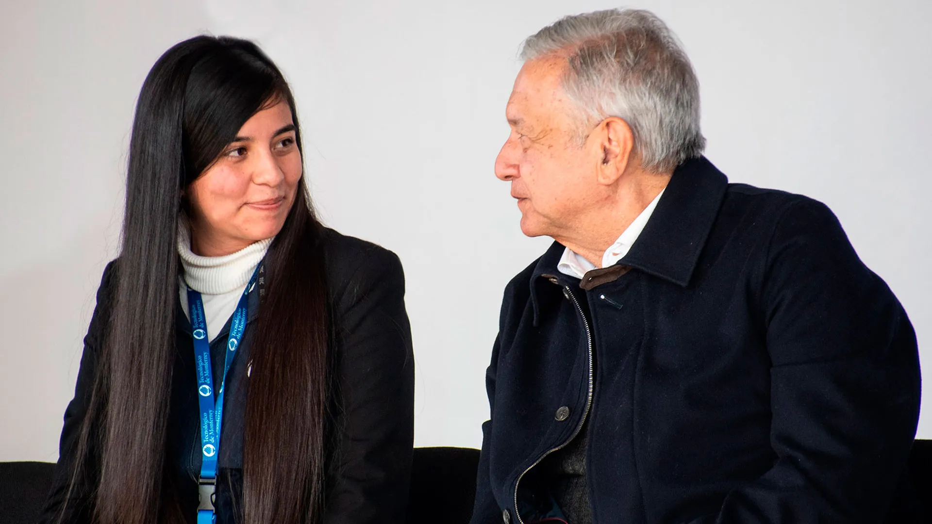 Marlene junto al presidente AMLO