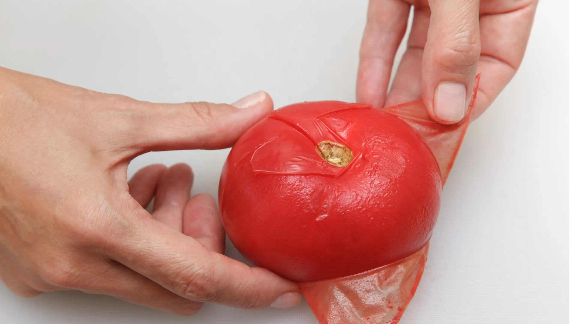 Joven emprendedor idea un protector solar con residuos de tomate
