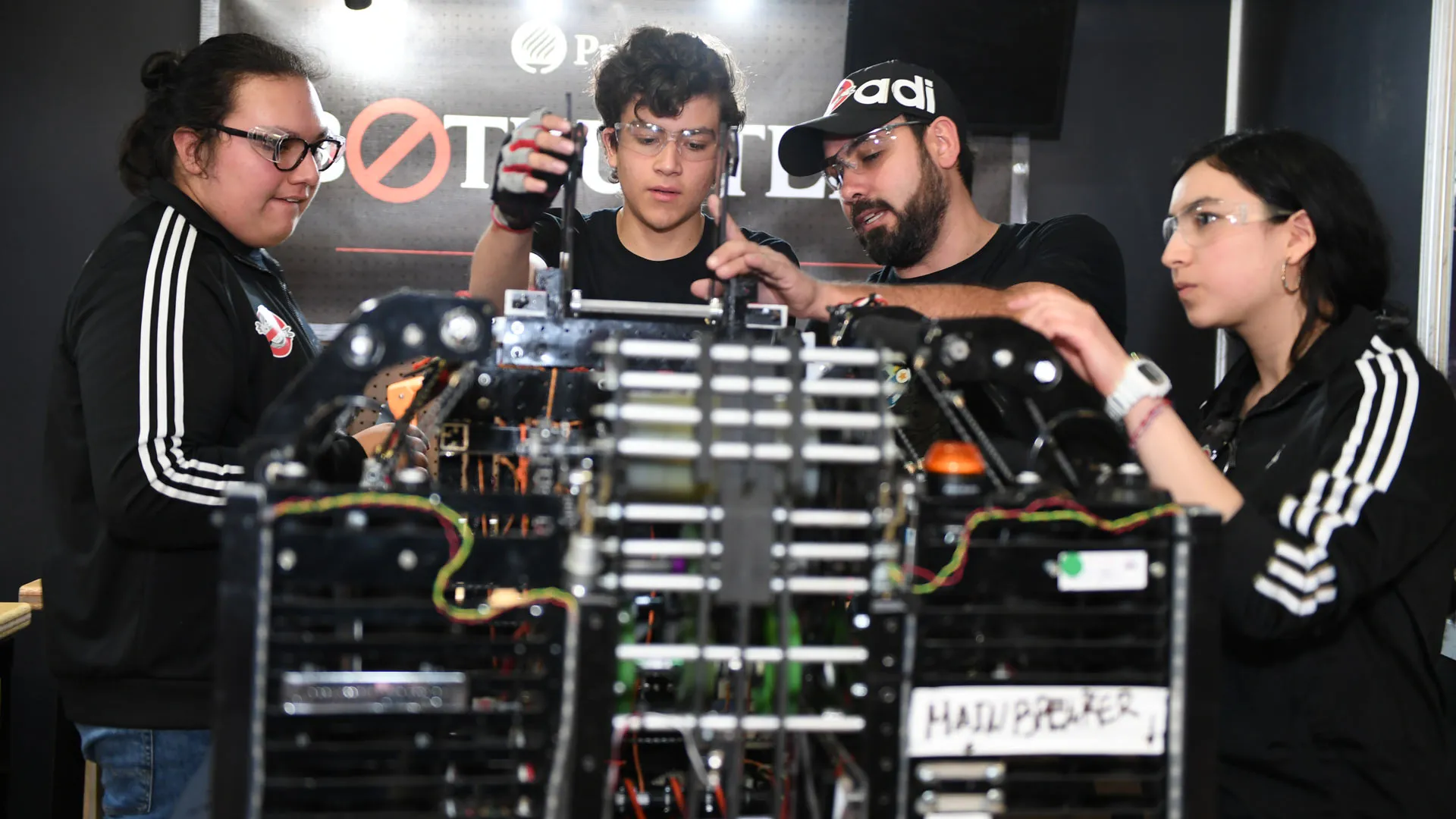 Jóvenes, robots y Star Wars: arranca el torneo de robótica FIRST 2020