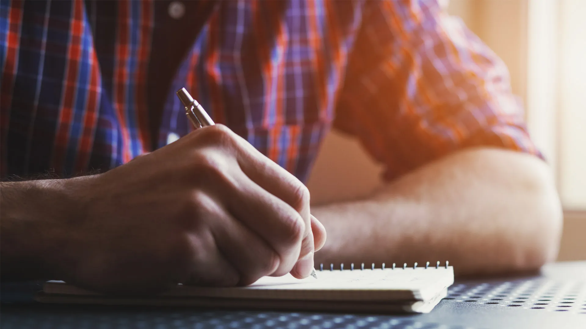 Experto del centro de escritura Tec te dice por qué es importante escribir bien