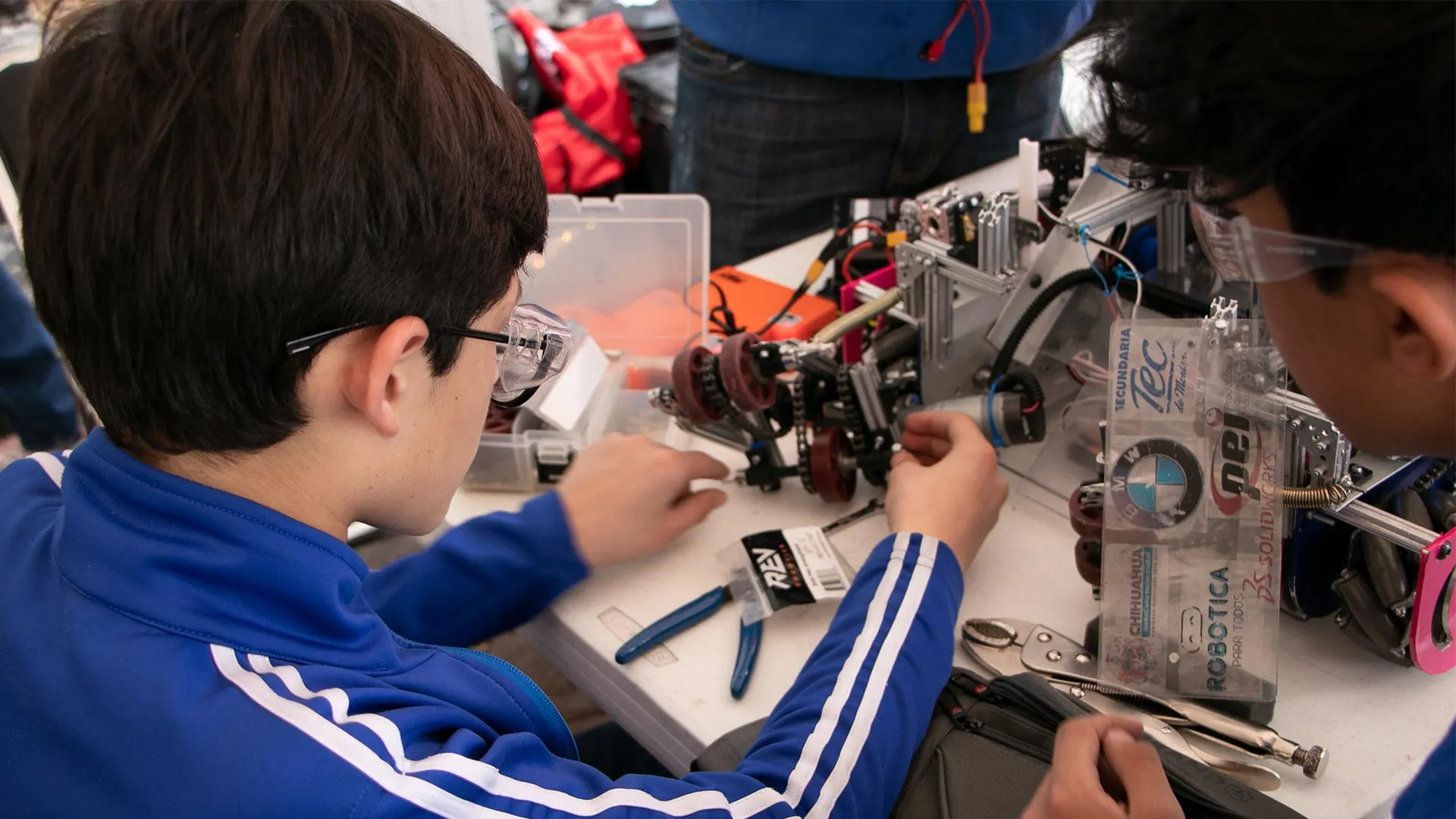 Alumnos de Secundaria y PrepaTec son líderes de robótica en FIRST 