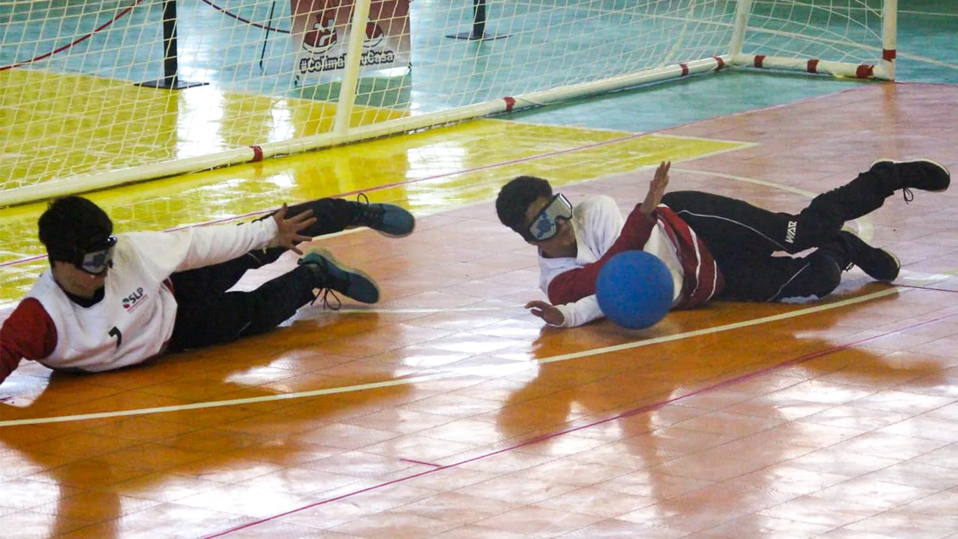 Foto tomada de medios INPODE. Isaac y Nazareth compitieron en la final de GoallBall nacional en Colima