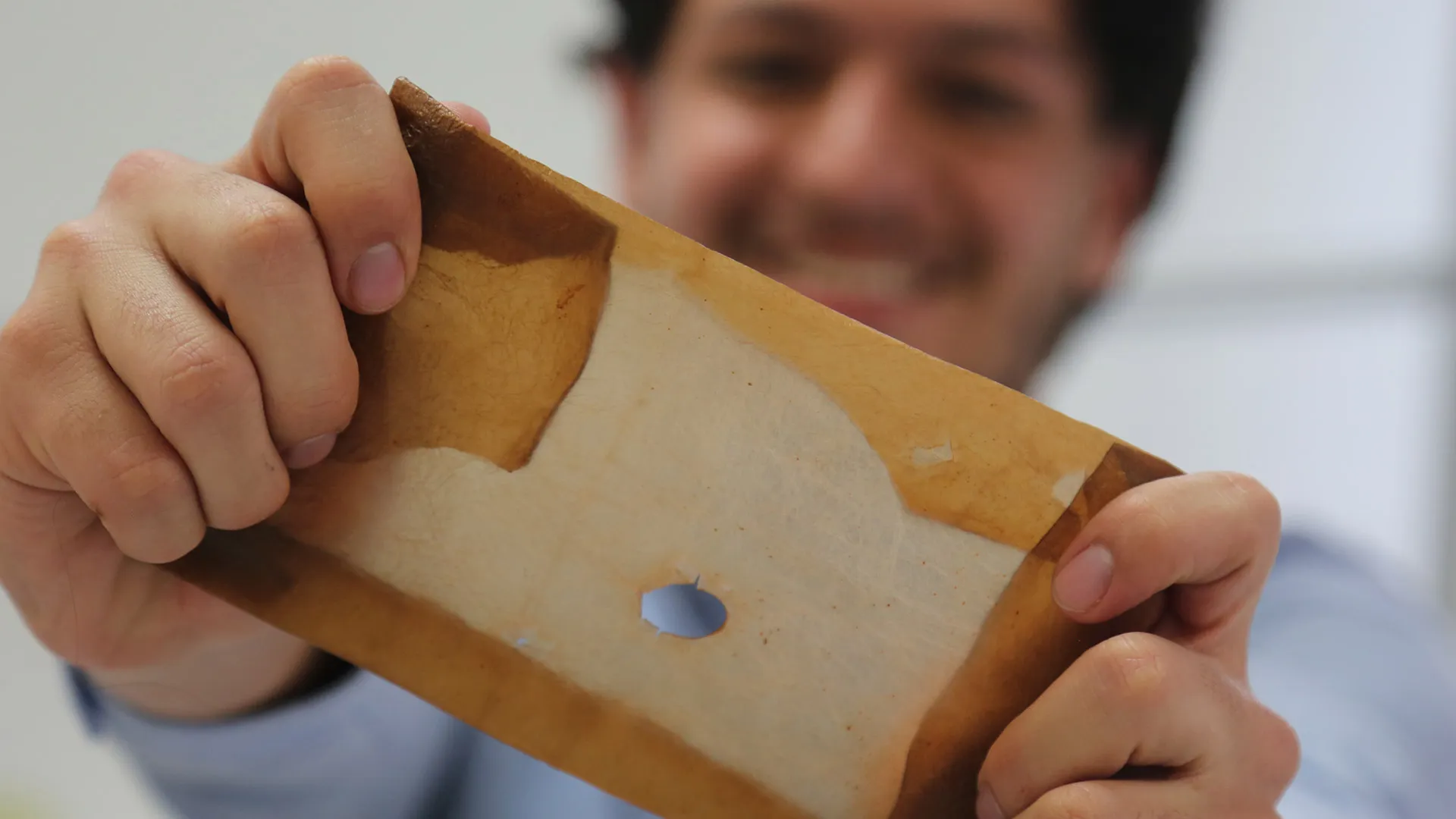 Prototipo de tela hecha de residuos de café