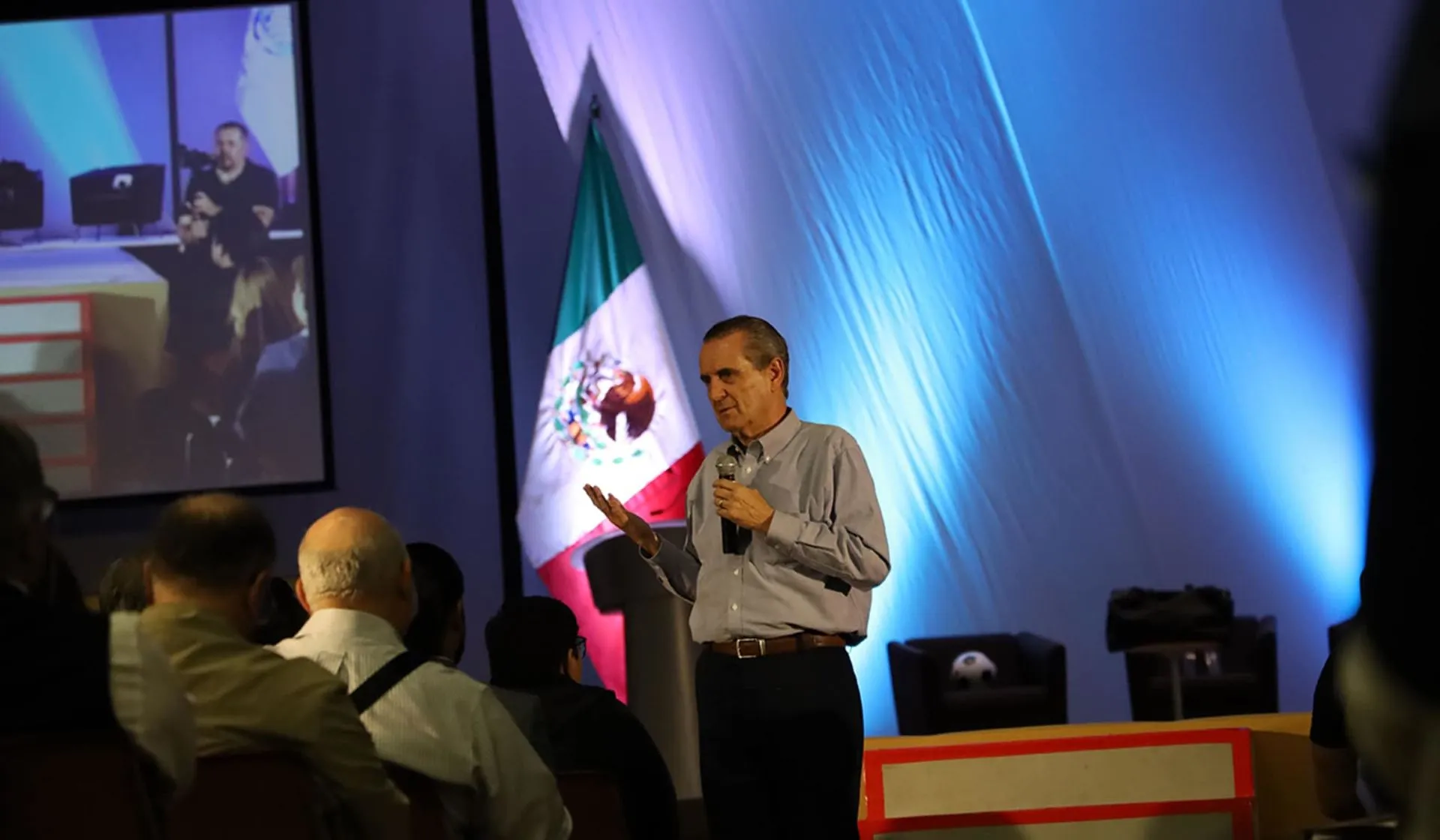 Pablo Latapi imparte la conferencia Wifi emocional en el Tec Guadalajara