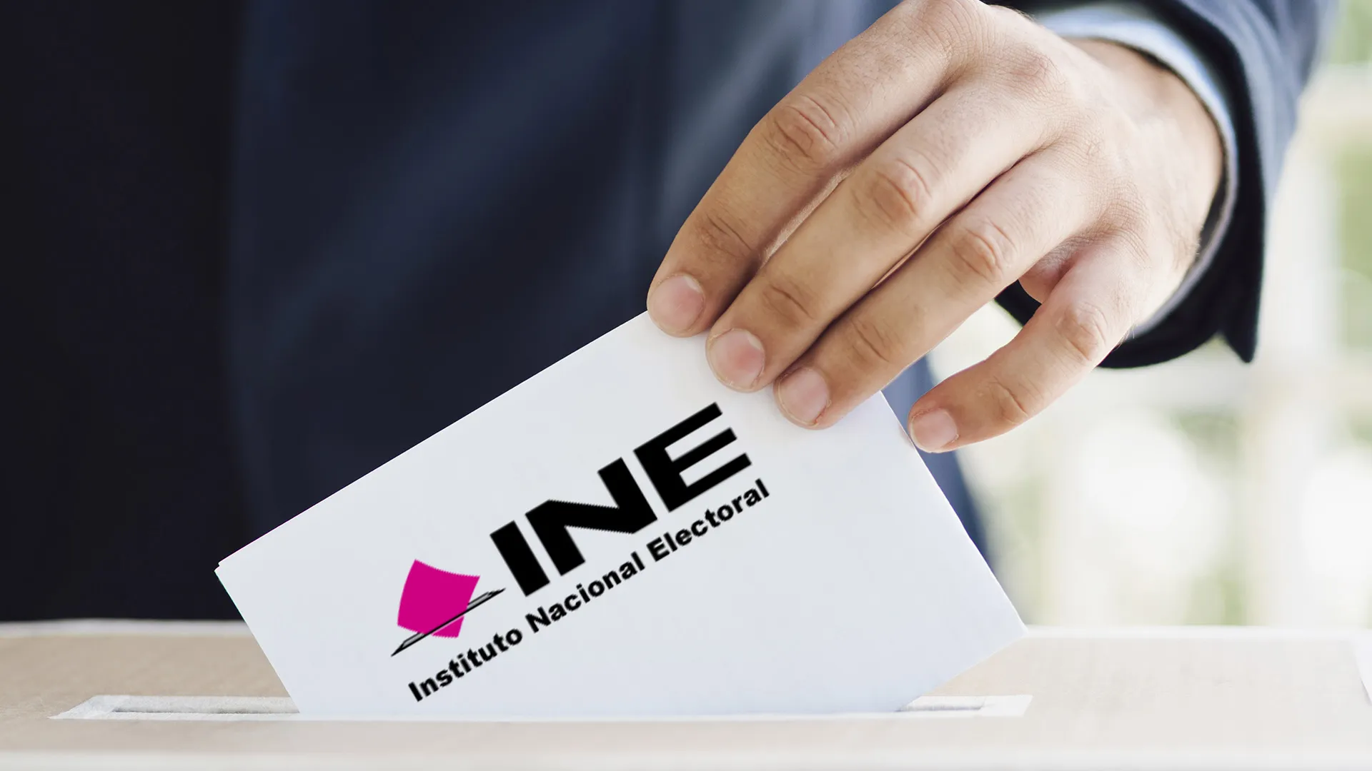 Profesor del Tec, primer aspirante en registro para consejero del INE