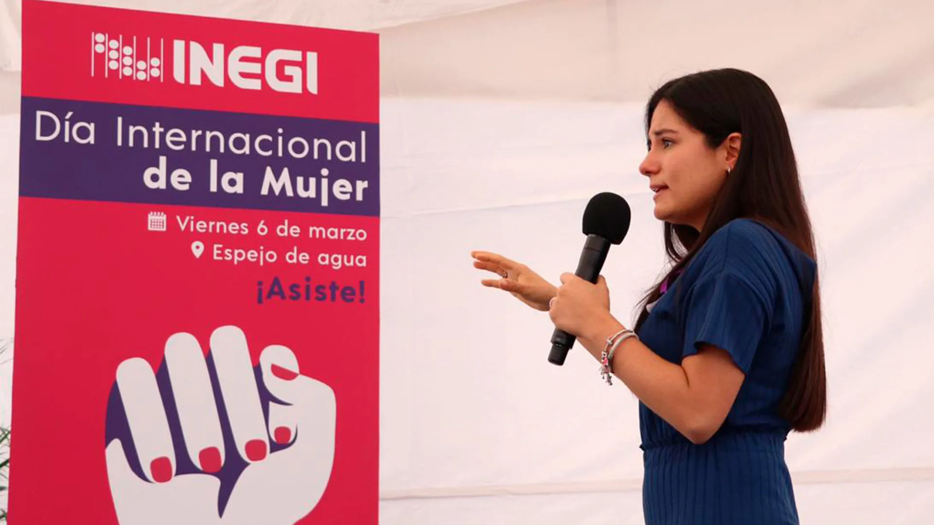 Alumna imparte conferencia para el INEGI