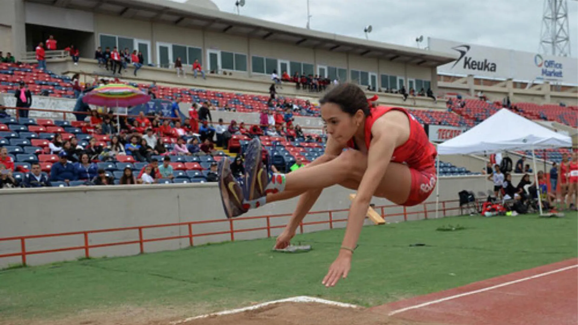 Marcela Almada de PrepaTec Ciudad Obregon logra su pase al nacional CONDE 2020 con salto triple
