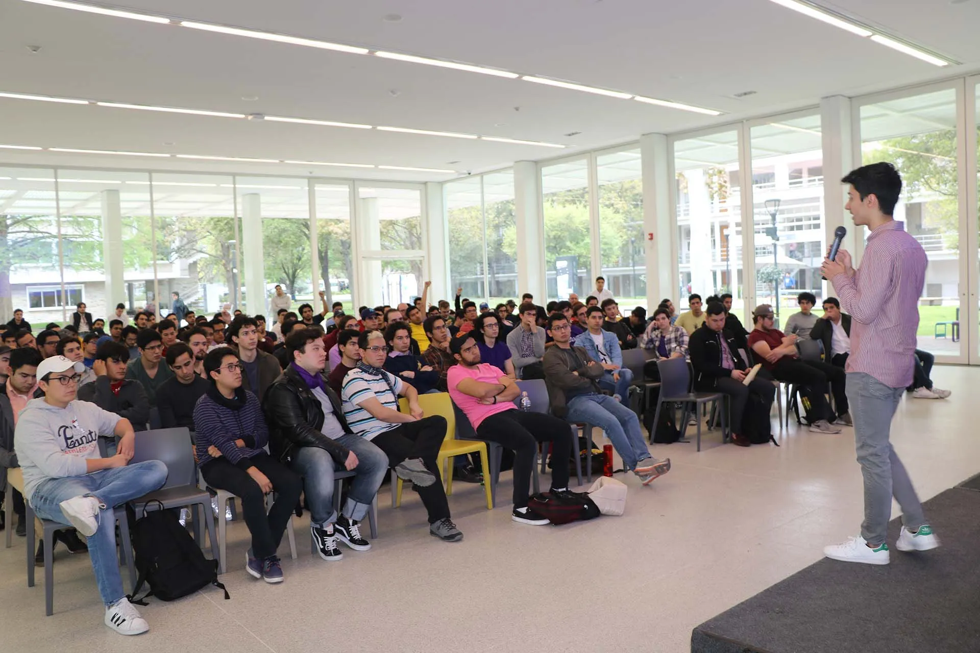 Ellos dialogan… por ellas