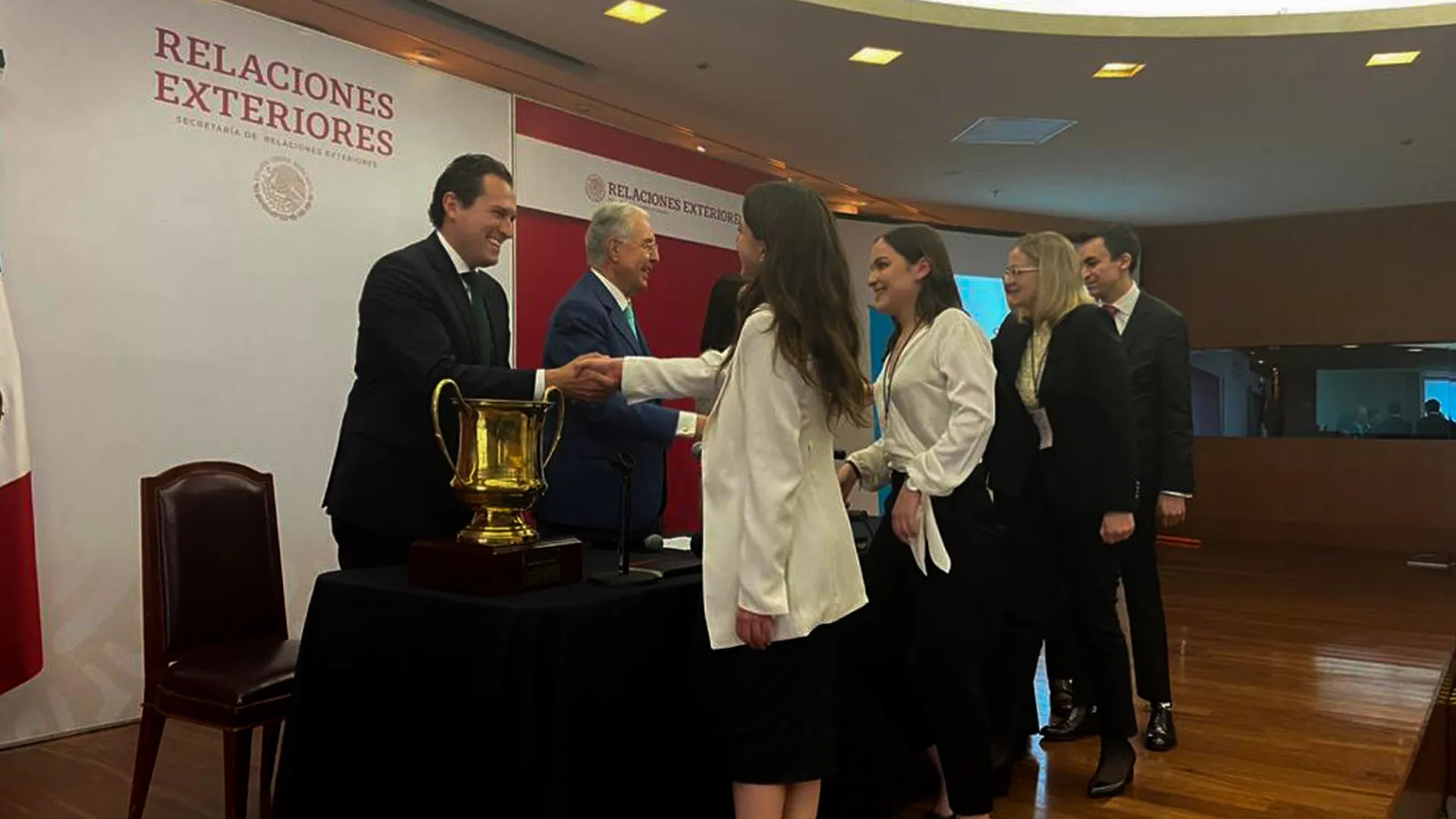 Equipo de Derecho campeonato nacional de Jessup