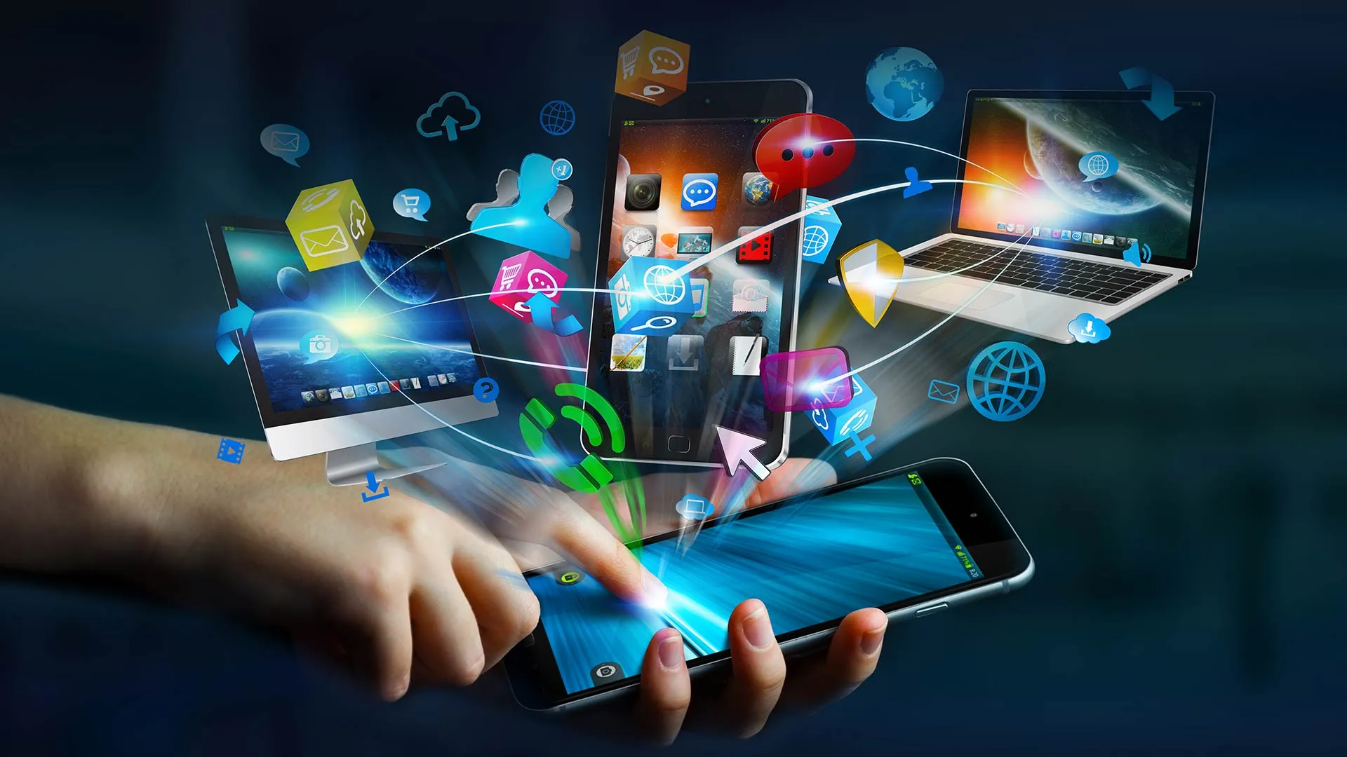 Celular con iconos de apps y herramientas saliendo de él