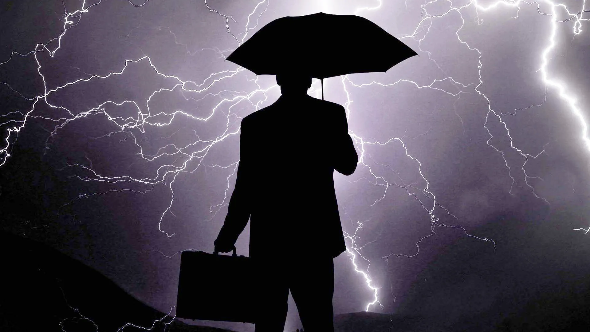 Hombre enfrentando crisis