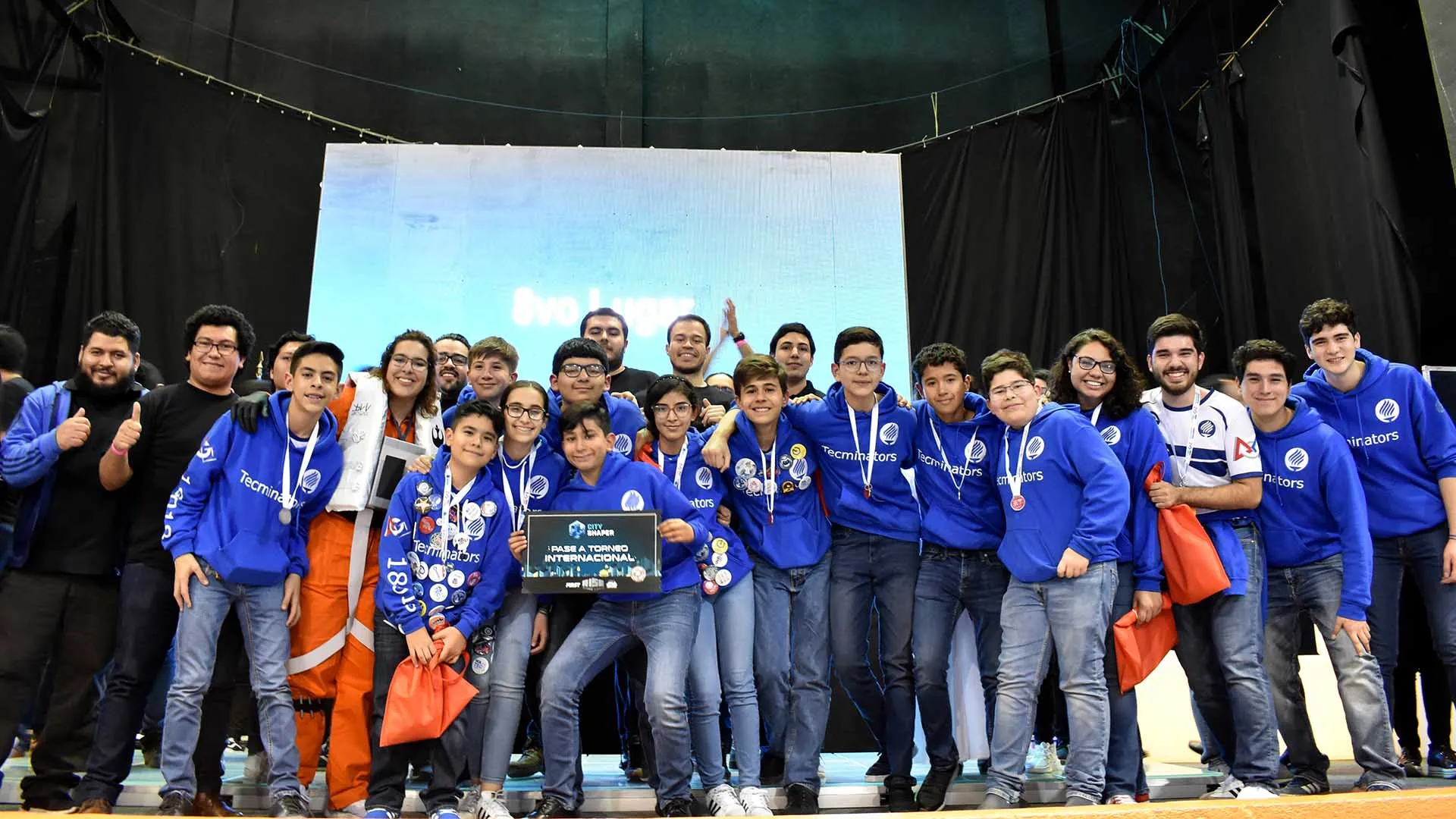 TECMINATORS ganan pase a internacional de robótica