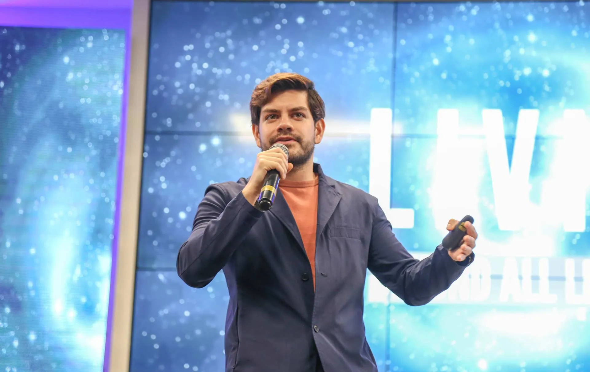 Crear contenido y persistir comparte Benshorts