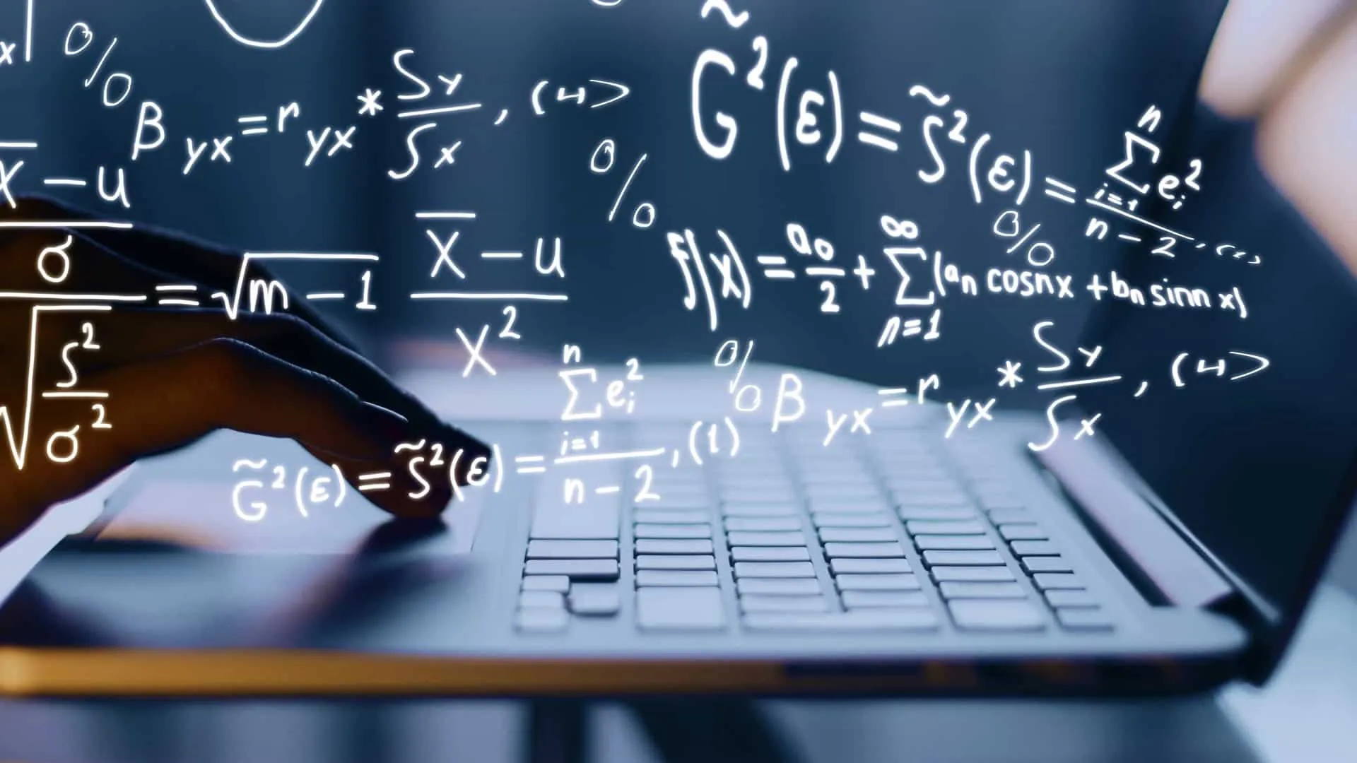 Laptop con imágenes de números que ilustra el concepto de investigación de profesora del Tec de Monterrey 