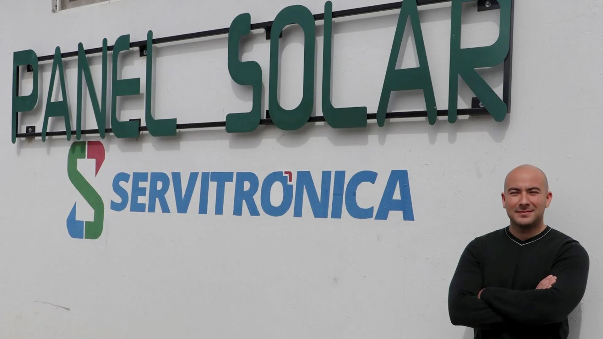 Ricardo Aragon dentro de Servitrónica.