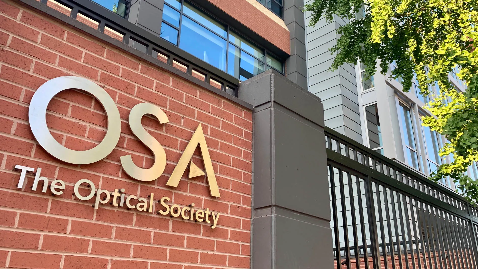 Optical Society awards prize to Tec researcher