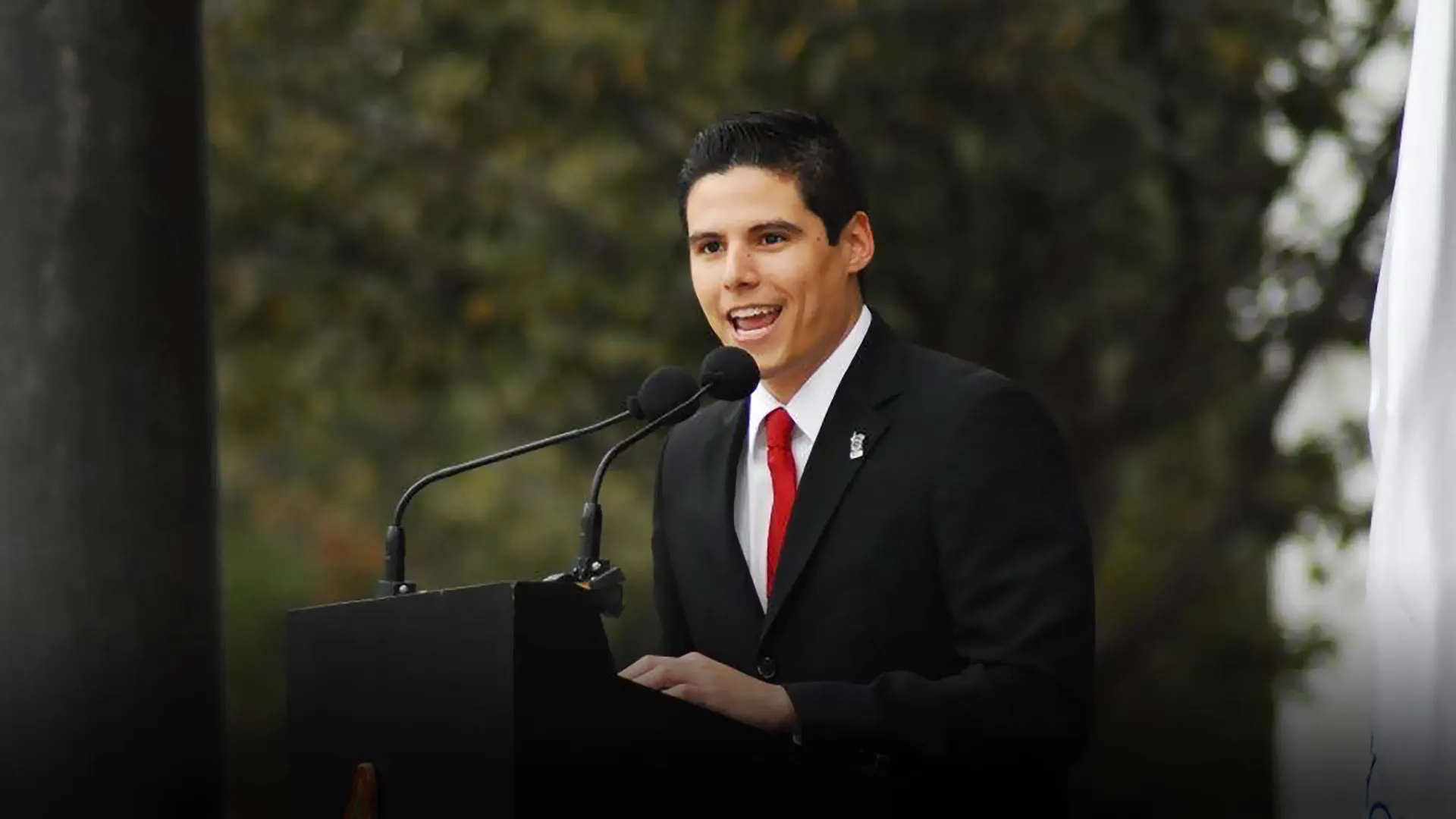 Foto Enrique Yepiz maestro de ceremonias en el Tec