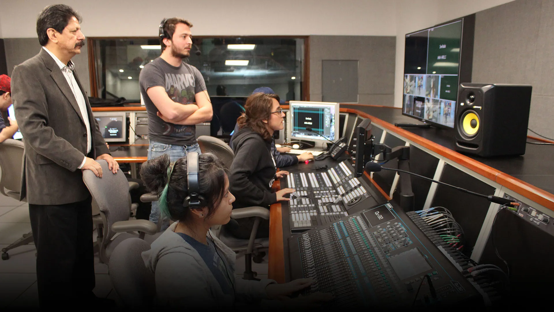 Acreditan Comunicación y Periodismo con Tec21 a nivel internacional