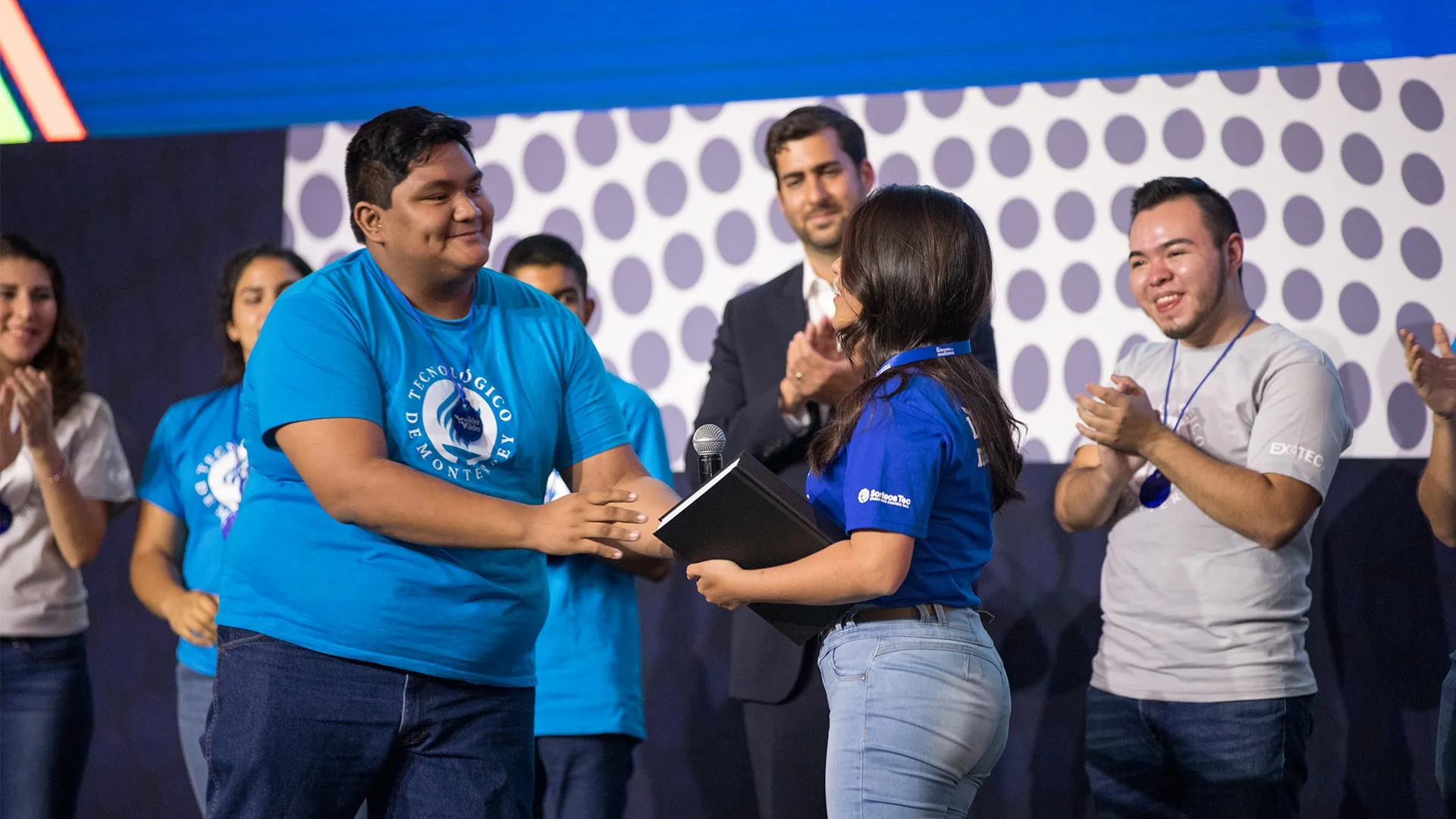 Estudiantes buscan repetir hazaña de dar beca del 100%