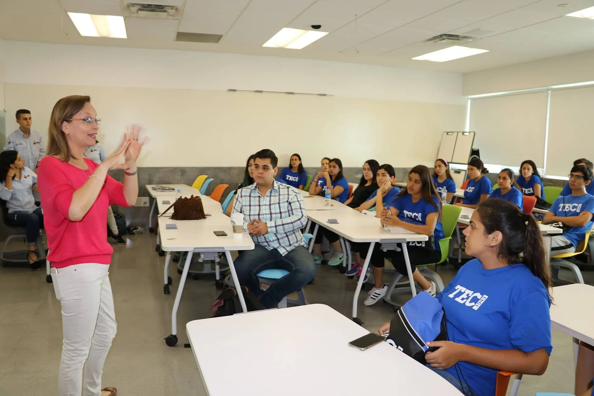 Celebrarán Día del Maestro a distancia