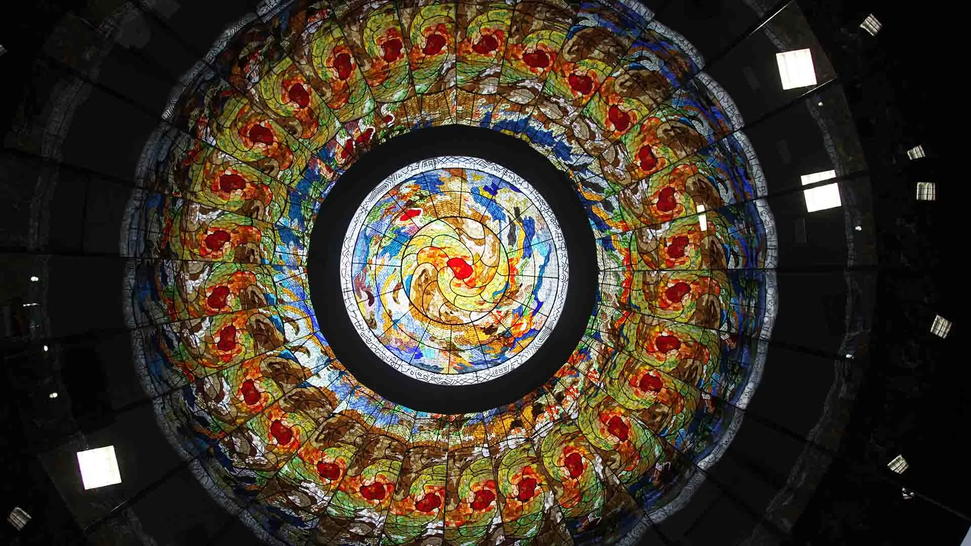 Vista desde la explanada del vitral Los 4 Elementos ubicado en el edificio II del Tec de Monterrey campus Laguna