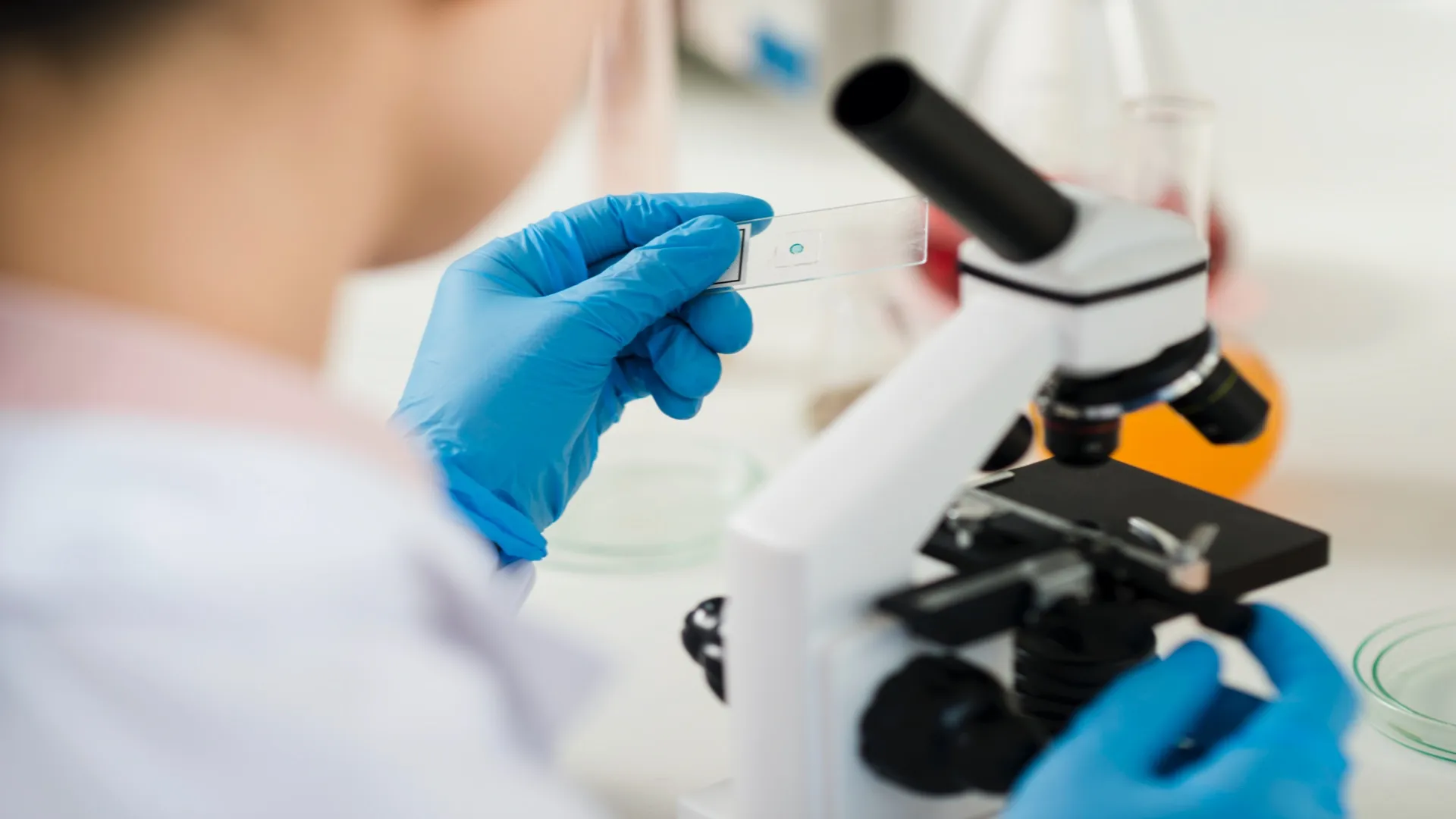 Aurea-ramírez-gana-premio-alejandrina