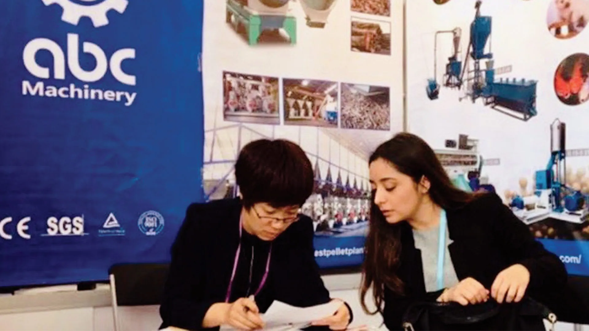 Andrea Torrescano en la feria internacional de China como integrante del grupo ProMéxico