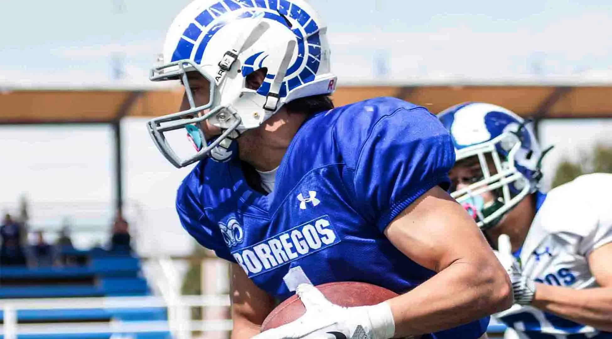 Derek Flores en el campo de juego 