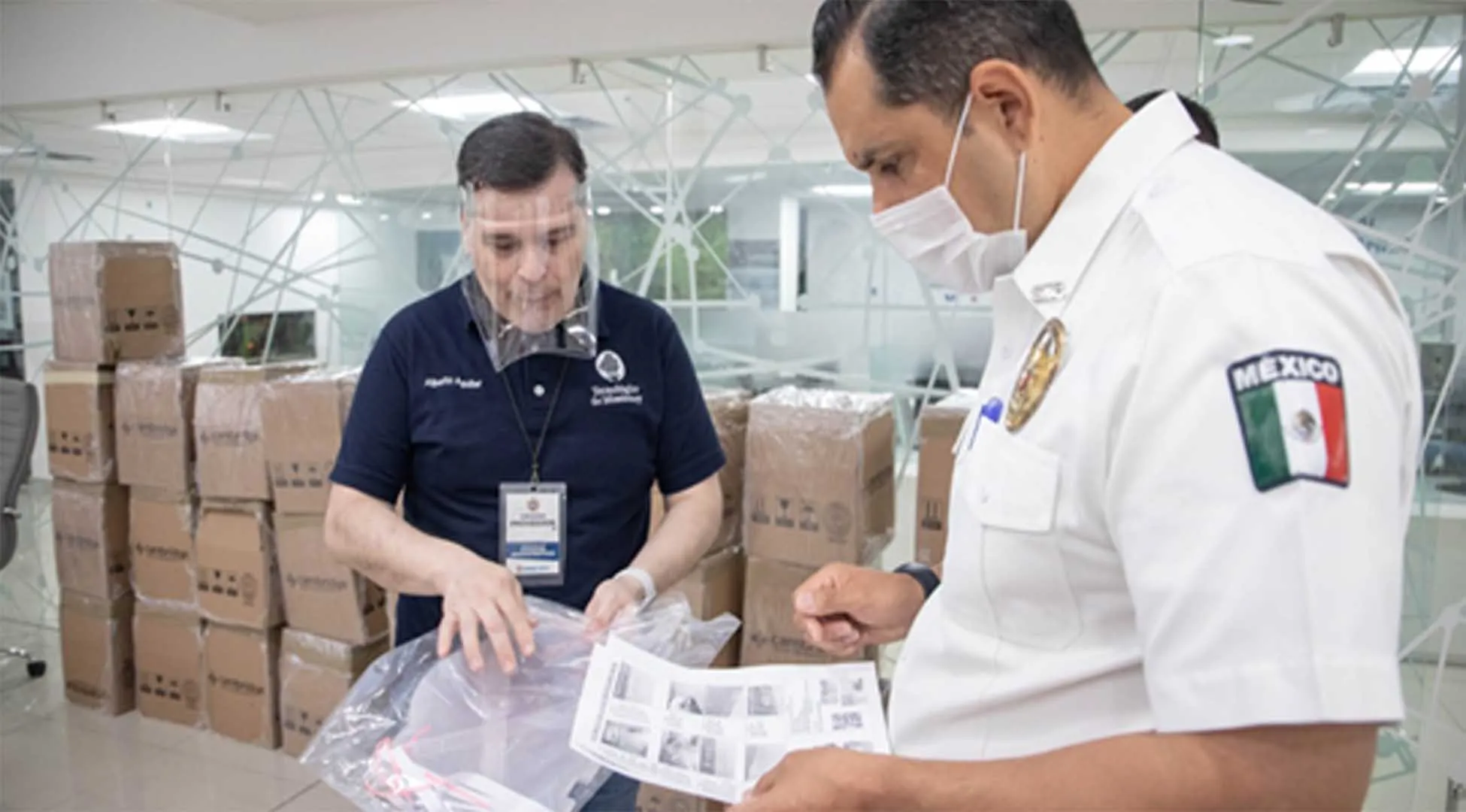 Entrega de caretas a Seguridad Pública de Chihuahua